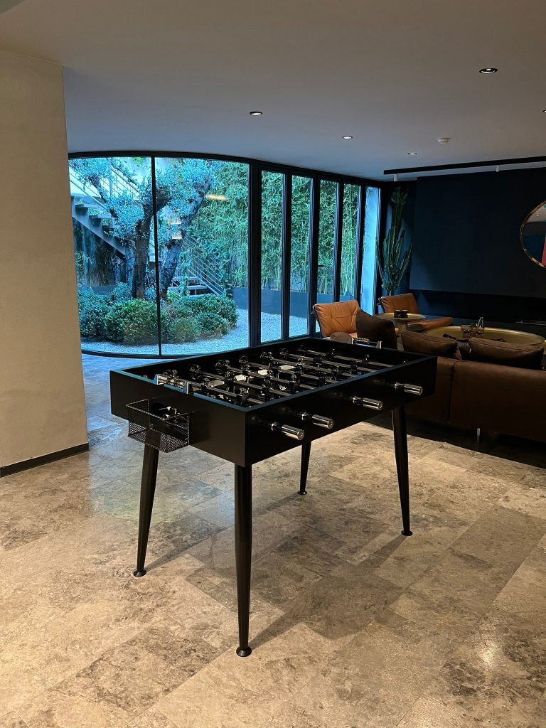 black - design -langirt